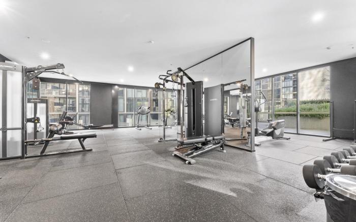 Refined 2-Bed With Luxurious Building Amenities