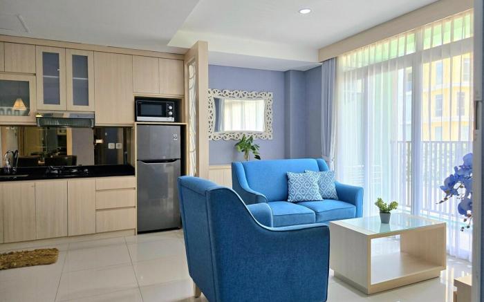 Apt Pejaten Park 2BR Biru Bthub Pool By Damaresa
