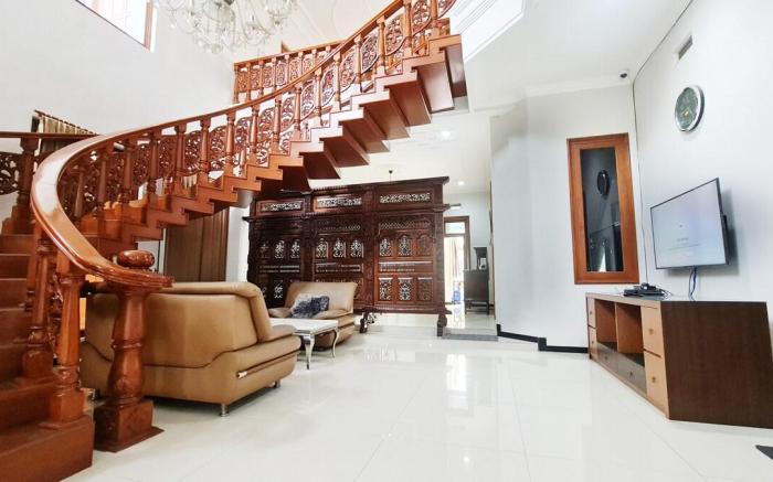 Entire Home 5BR  Puncak Dieng Home w Driver's Room