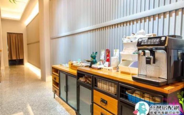 文旅小自由電梯民宿附停車場