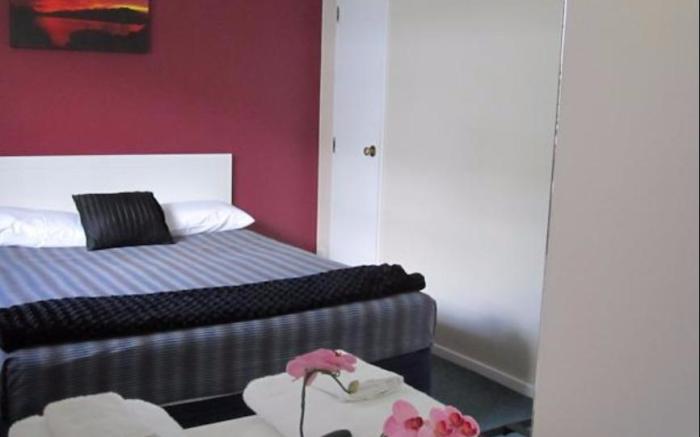Camellia Court Motel
