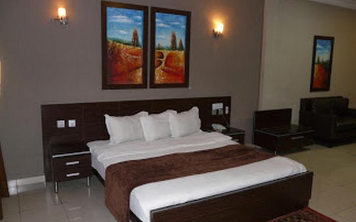 CARLIZA HOTEL
