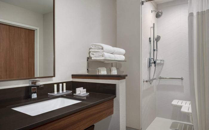 Fairfield Inn & Suites Milwaukee West