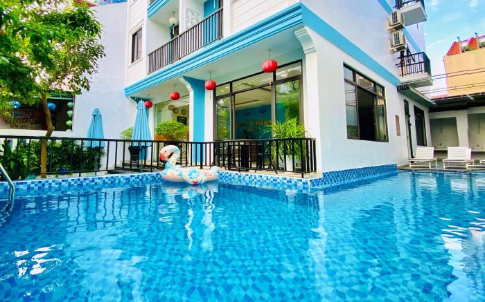 Grand Holiday Villa