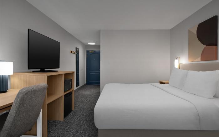 Spark by Hilton Washington Meadowlands Blvd