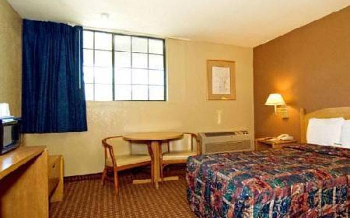 Mid Towne Inn & Suites