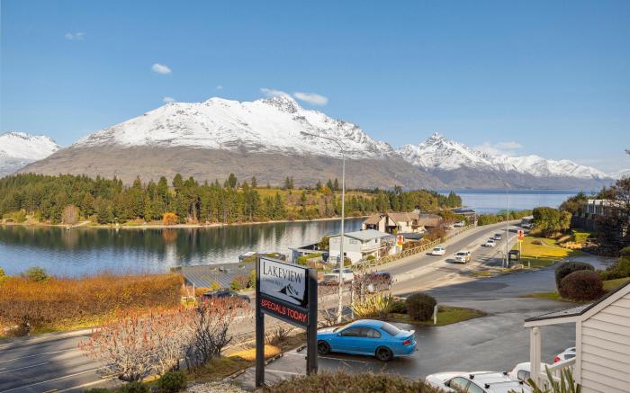 Lakeview Colonial Motel
