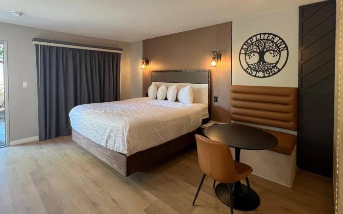 Lamp Liter Inn Visalia, an Ascend Collection Hotel