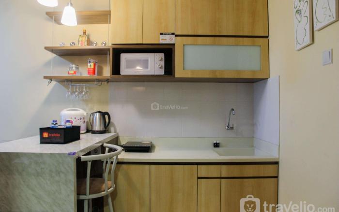 Modern 1BR @ Cinere Bellevue Apartment By Travelio