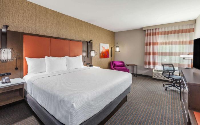 La Quinta Inn & Suites by Wyndham Houston East I-10