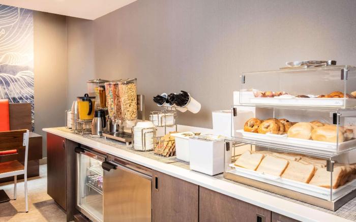 La Quinta Inn & Suites by Wyndham Times Square South