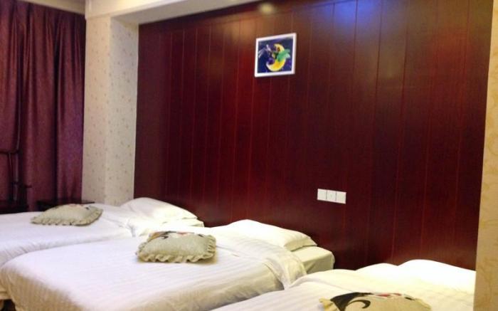 Mount Emei Moon Bay Hotel