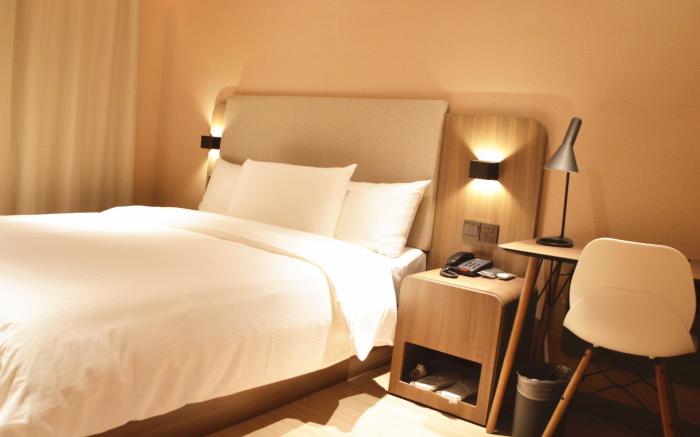 Hanting Hotel Qingdao May Fourth Square Zhiquan Road Metro Station
