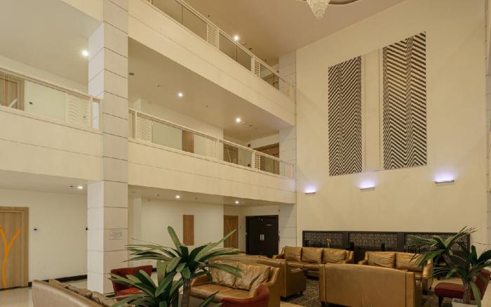 Jolly Suites and Spa Petchkasem