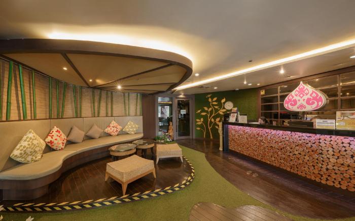 Jolly Suites and Spa Petchkasem