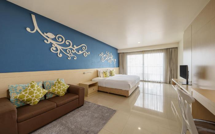 Jolly Suites and Spa Petchkasem