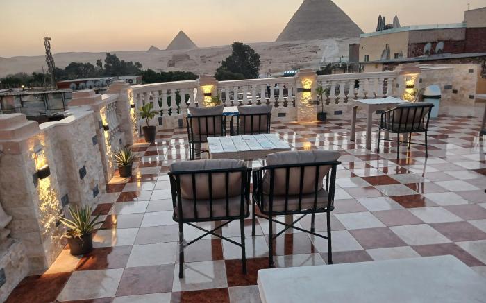Royal Pyramids inn