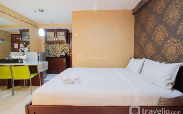 Pool View Studio at Kebagusan City Apt By Travelio
