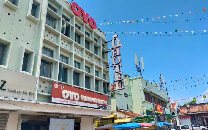 Super OYO 998 Queen City Hotel