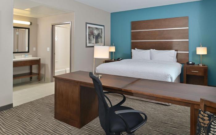 Hampton Inn & Suites Des Moines Downtown