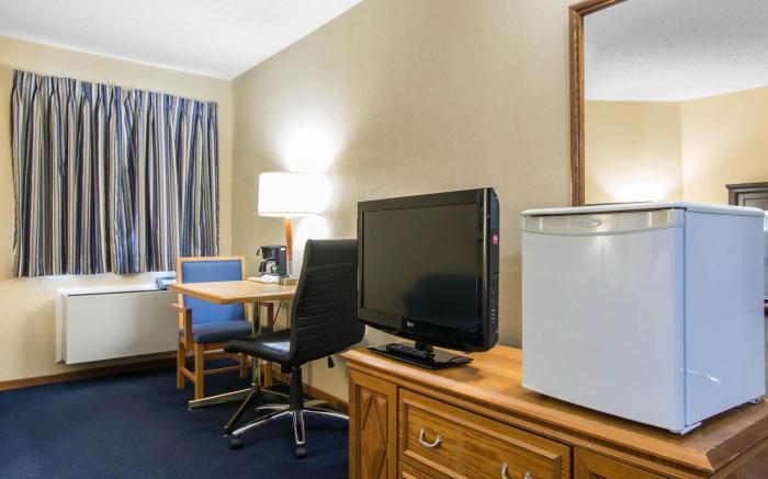 Econo Lodge Airport