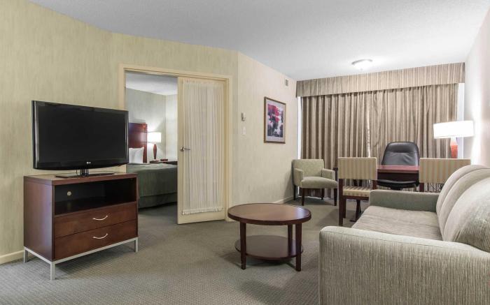 Embassy Suites by Hilton Montreal Airport