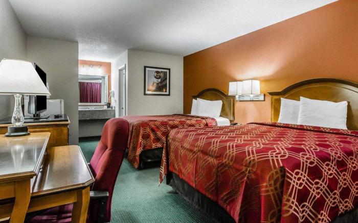 Econo Lodge Inn & Suites