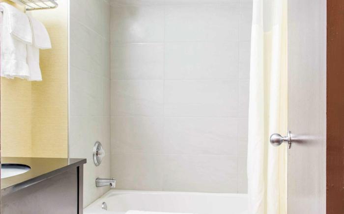 Quality Hotel Dorval Aeroport