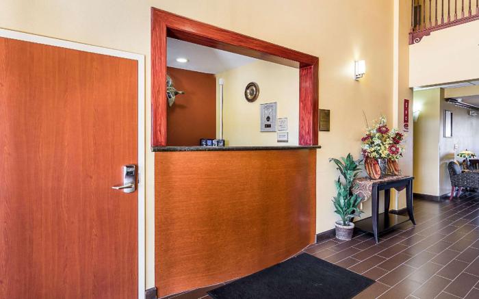 Econo Lodge Inn & Suites Little Rock SW