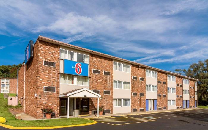Motel 6 New Stanton, PA