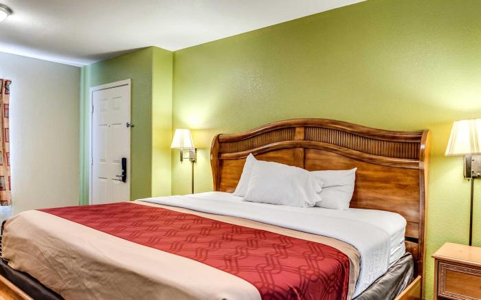 Econo Lodge Lake Charles University Area