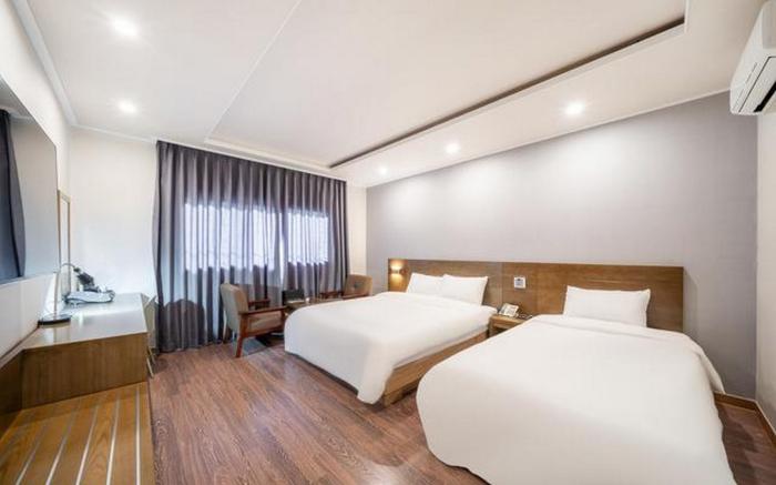 The 7 Business Hotel