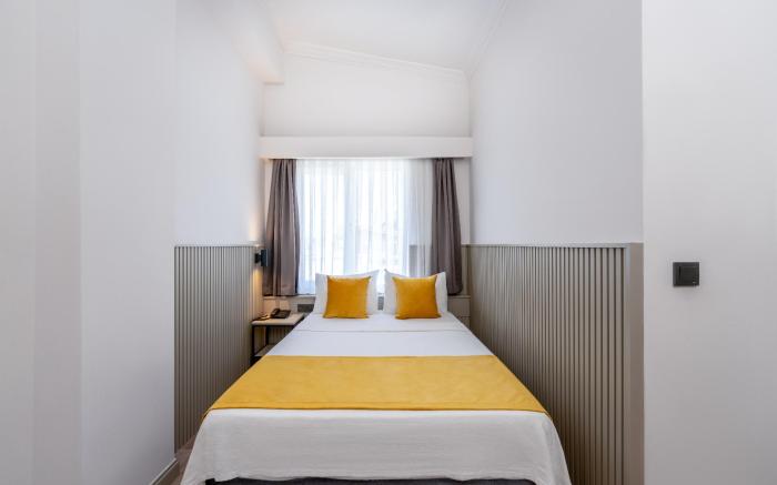 Lemon Hotel