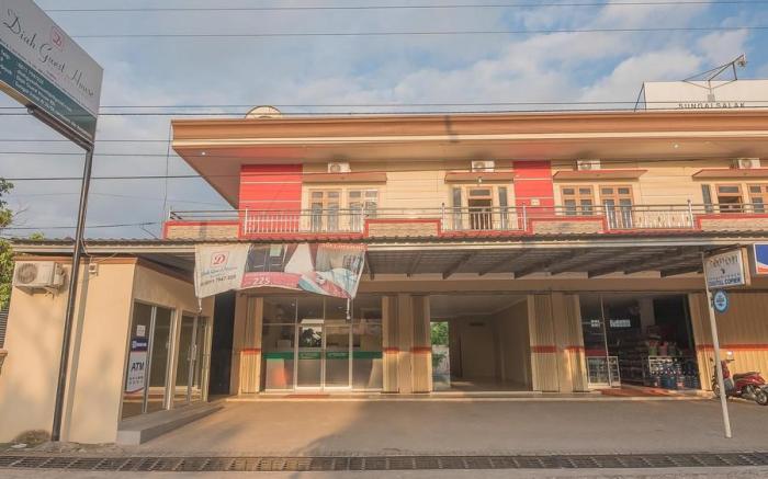 RedDoorz Plus near Syamsudin Noor Airport 3