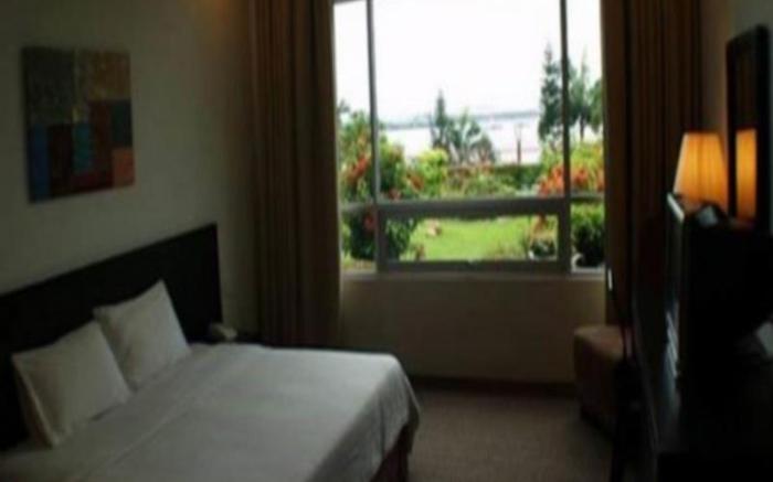 Straits View Hotel 
