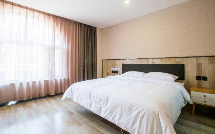 Up And In Shandong Qingdao Jiaozhou Lanzhou East Road New Bus Station