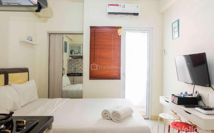 Cozy Studio Apartment Green Pramuka By Travelio
