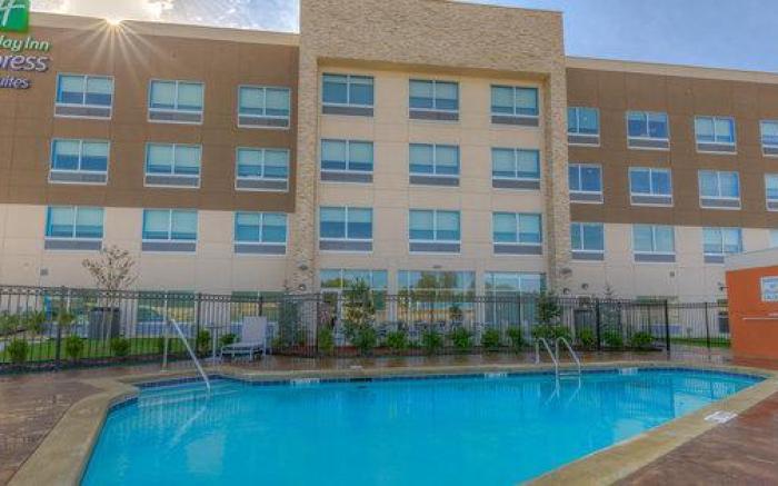 Holiday Inn Express & Suites Tulsa Midtown By IHG
