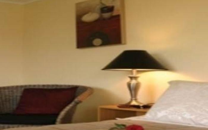 Colonial Motel