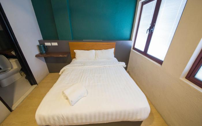 Room V @ Jalan Sultanah Near Bus Stop Batu Pahat