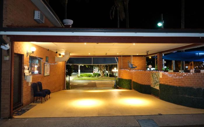 Sapphire Palms Motel