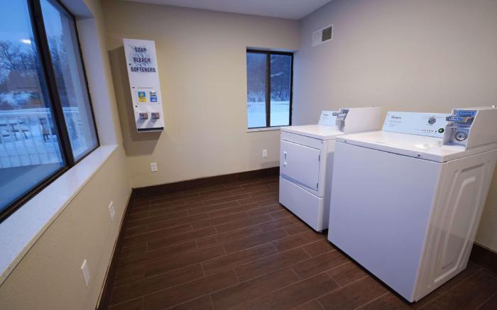 Days Inn & Suites by Wyndham Wisconsin Dells