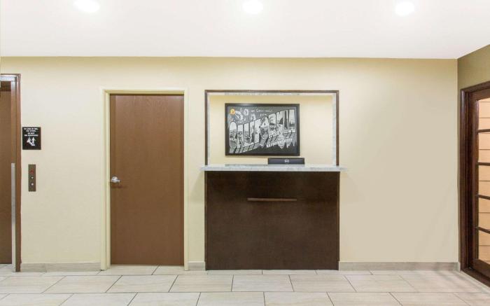 Super 8 By Wyndham National City Chula Vista