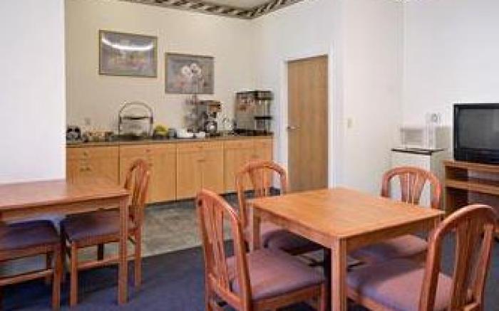 Creekside Inn & Suites