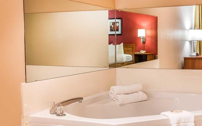 Quality Inn & Suites Chesterfield Village