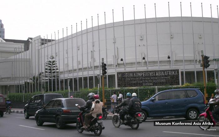 Bantal Guling Alun Alun Bandung