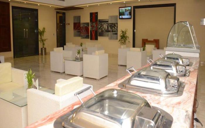 La Silver Leaf Hotel