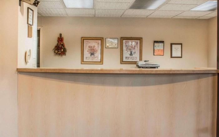 Econo Lodge Dewitt I-90