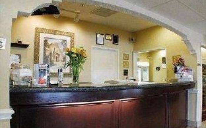 Quality Inn & Suites Airport North - Stone Oak