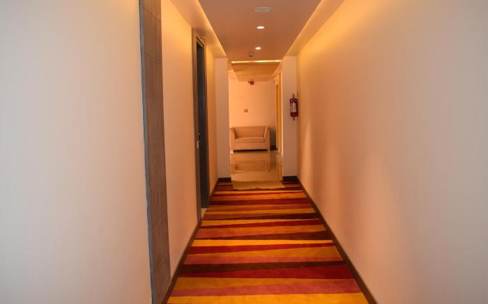 Hotel Deep Clarks Inn Lucknow